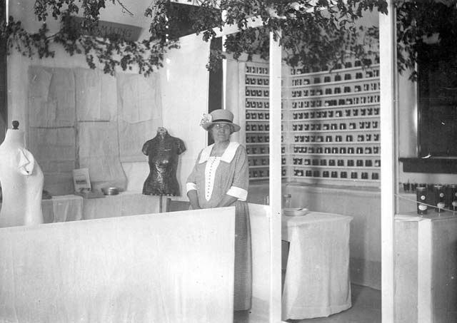 Home Demonstration Exhibit for Alabama State Federation of Women ' s Clubs, 1923
