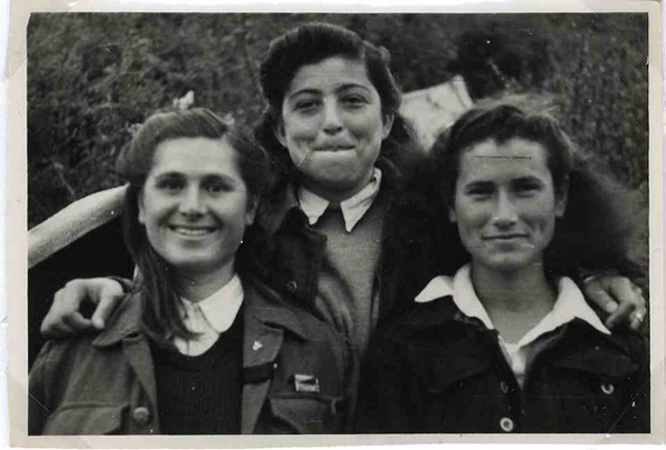 Eleni Agrafioti, Athina Moisidou, Sofia Yianoglou—DSE soldiers (adartisses)